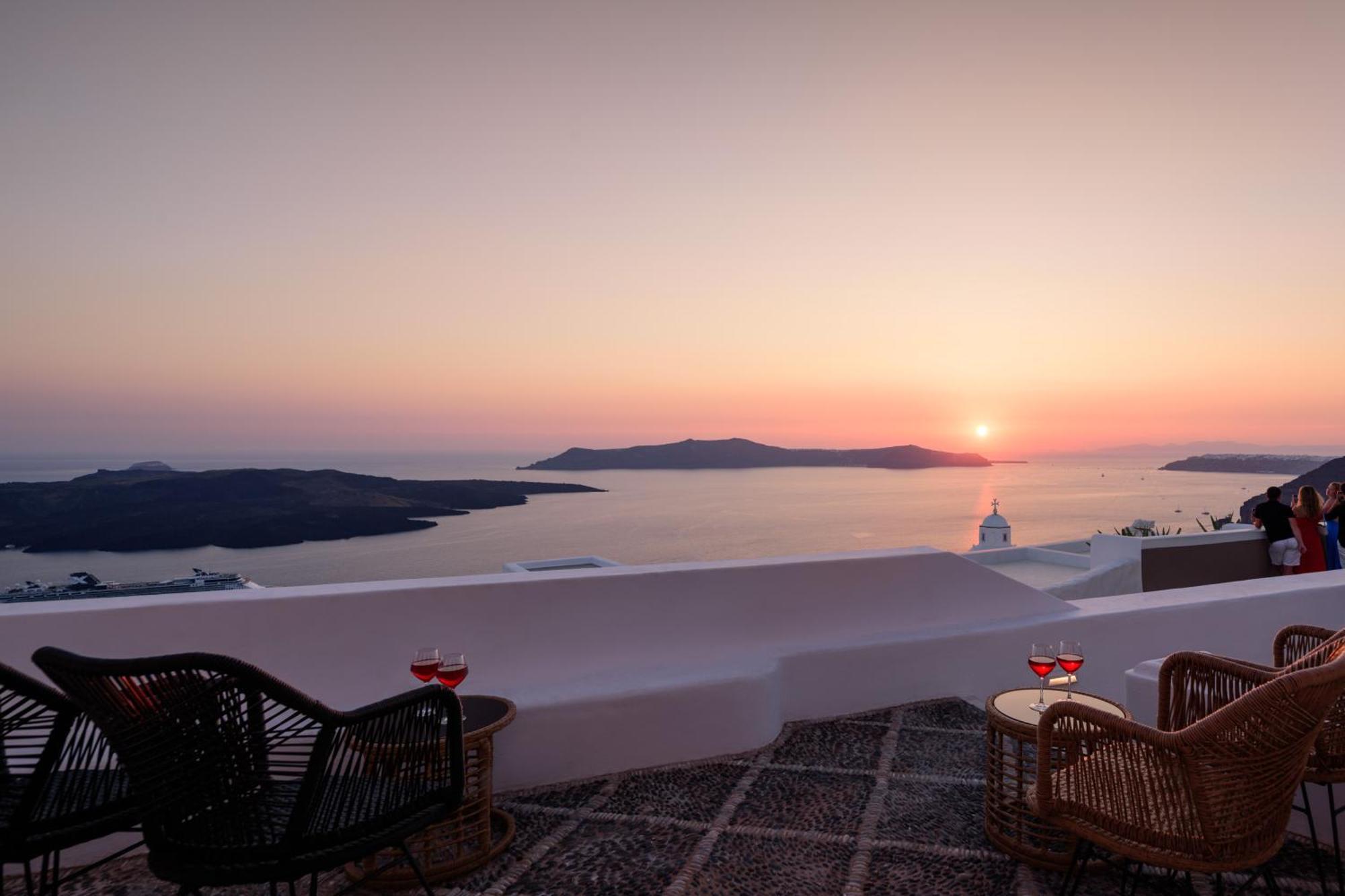 Anemos Family Suites Fira  Exterior photo