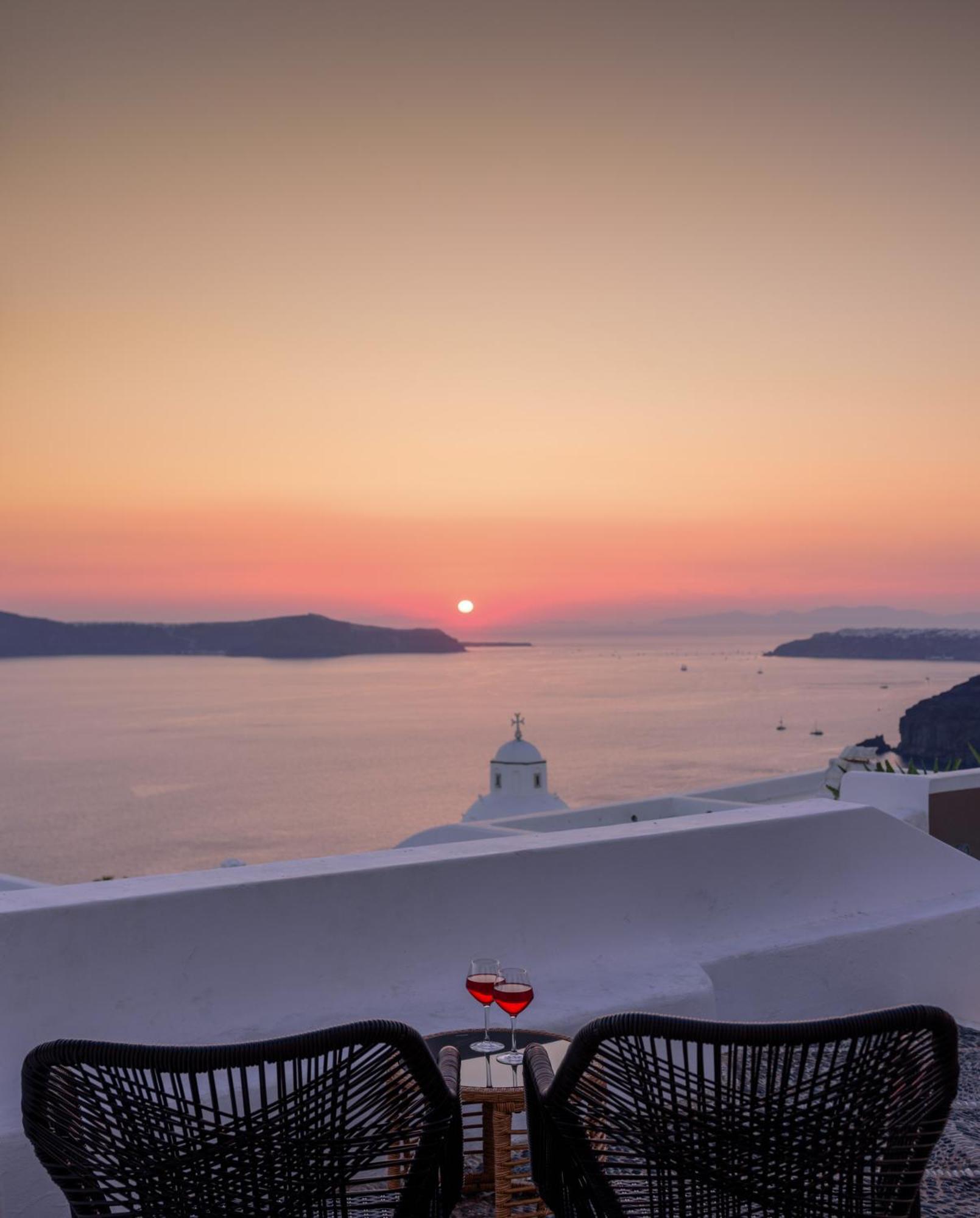 Anemos Family Suites Fira  Exterior photo